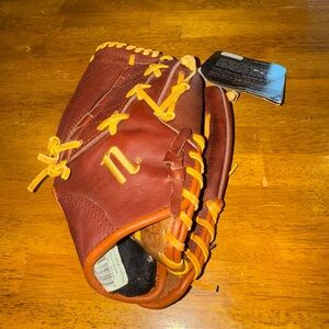 Nokona NOK 1200 Right Hander Throw Baseball Glove 12 Inch Leather New With Tags